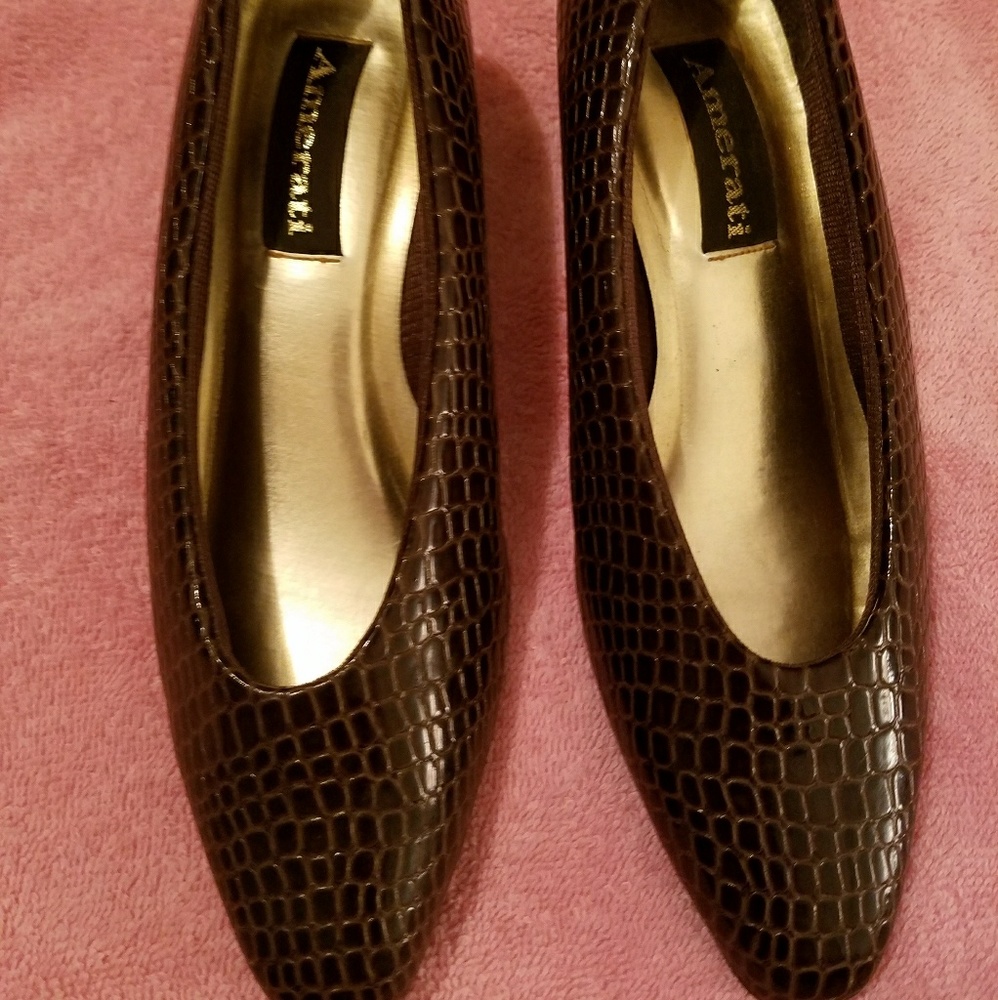 Women's dress shoes