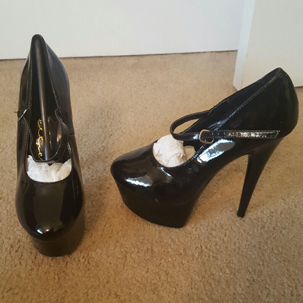 NWT Ellie Platform Mary Janes