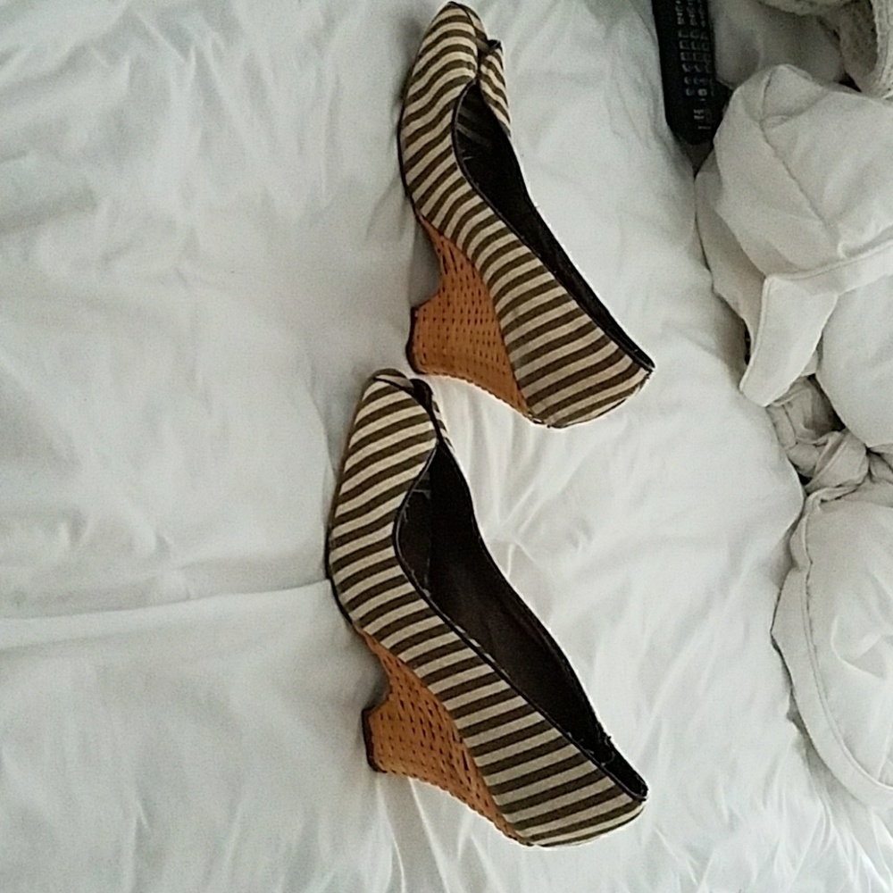 Wedge shoes