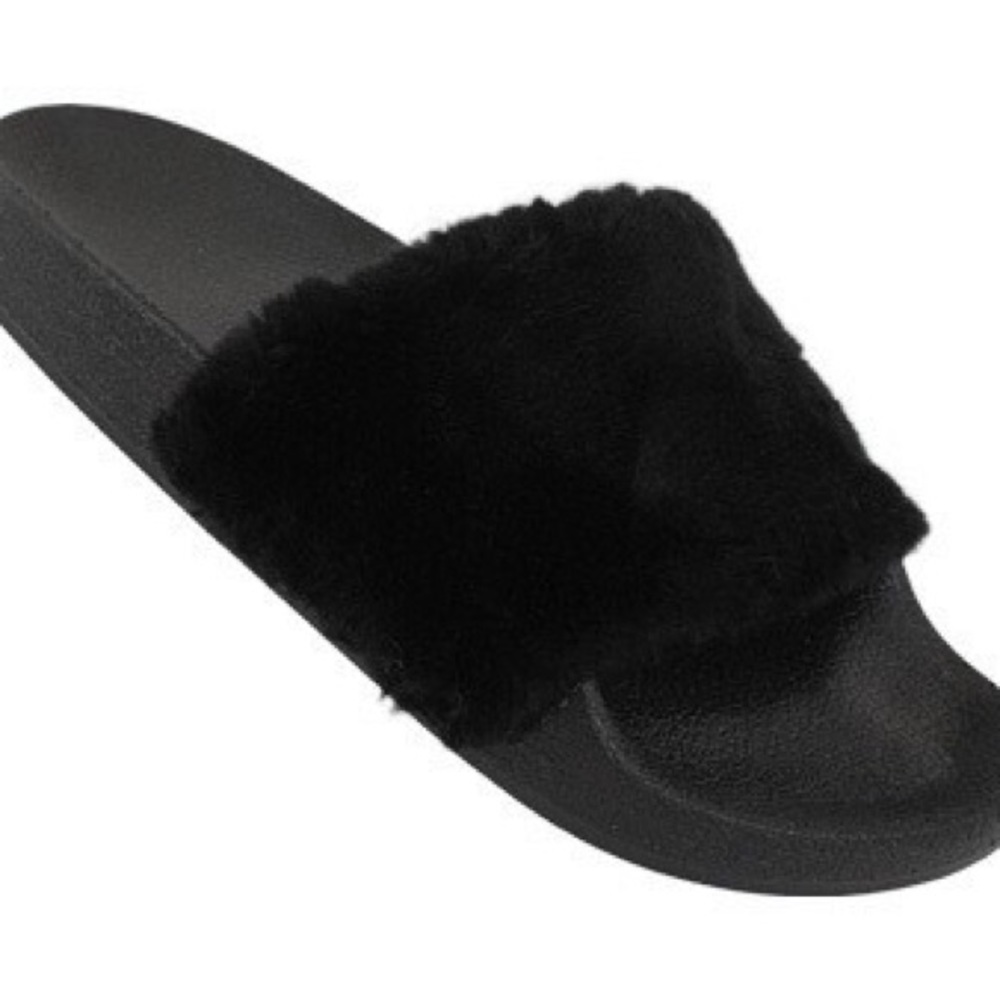🔥HOT ITEM🔥 Black Fur Slides