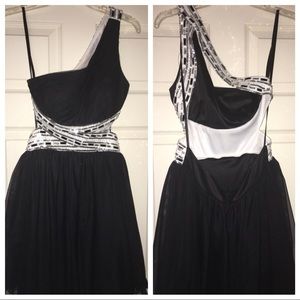 Short black Blondie nites dress size 9
