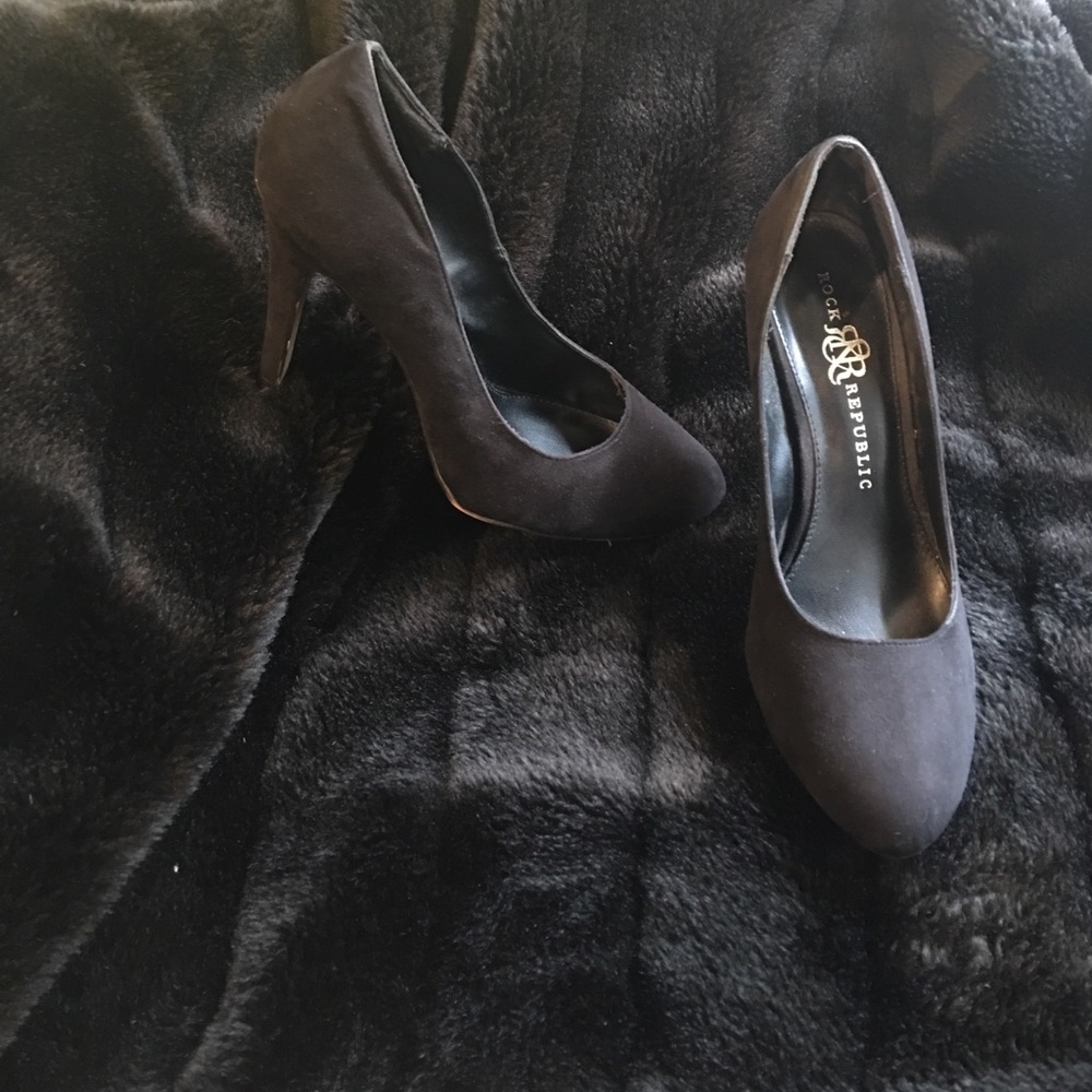Rock and Republic black suede shoes 9.5