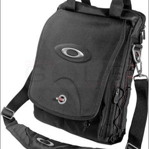 Oakley Vertical Messenger Laptop Bag