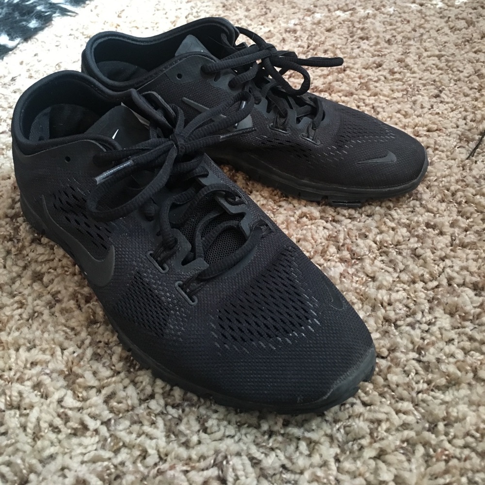 Nike tennis shoes
