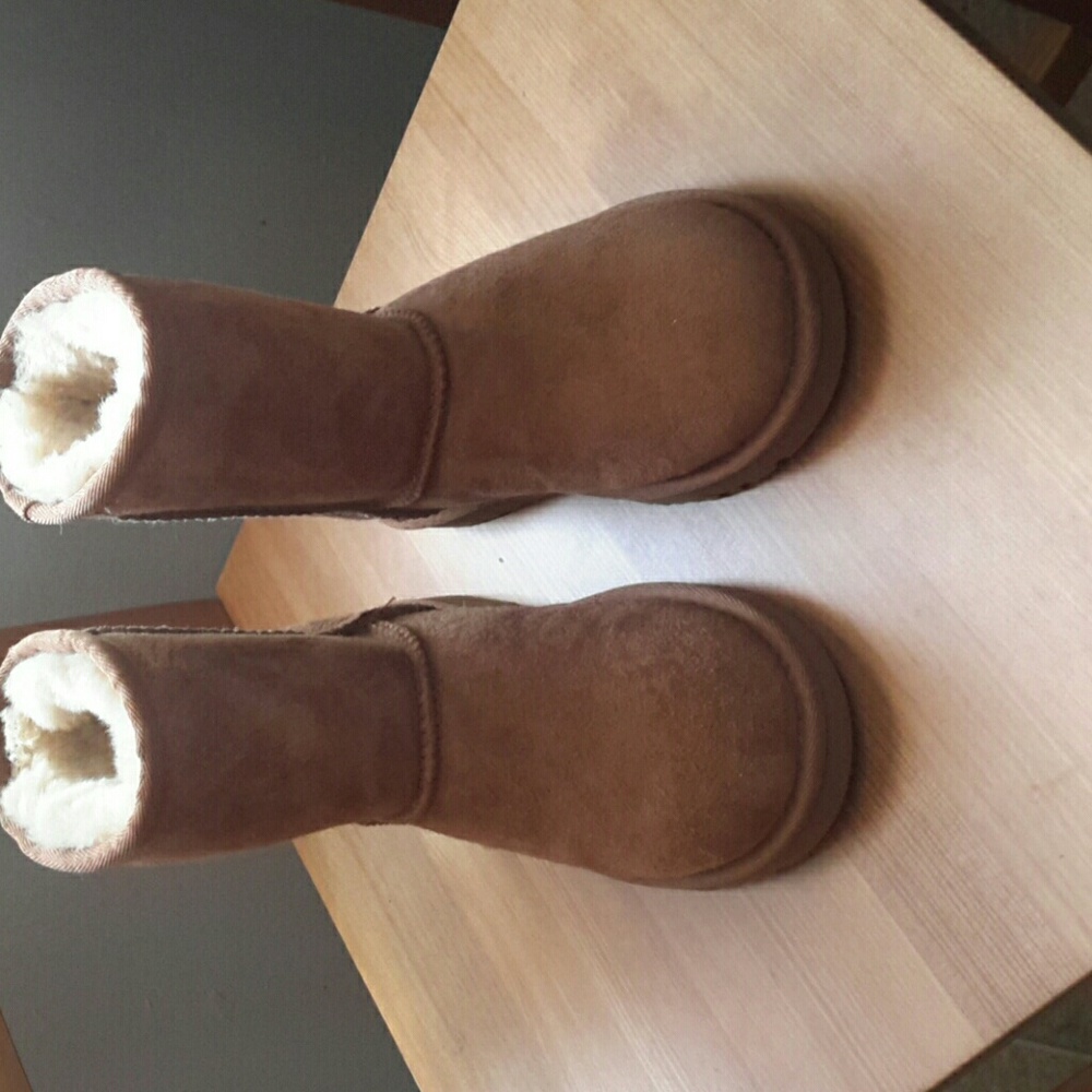 UGGS