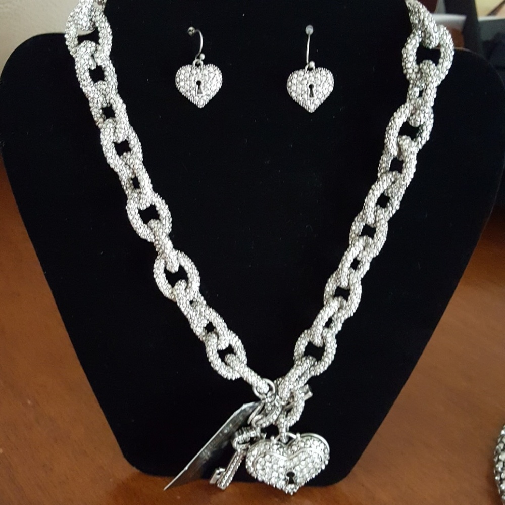 Women's Necklace Set