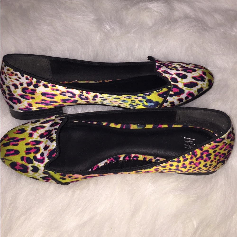 Adorable multi color leopard print flats