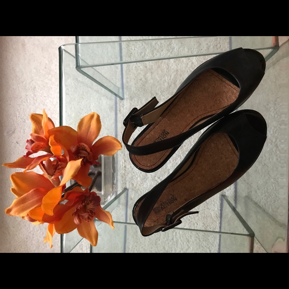 Shoes - Picture 4 of 7