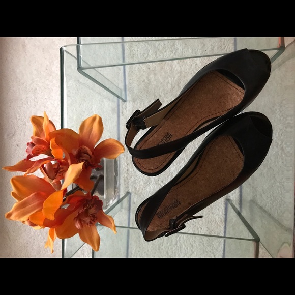 Shoes - Picture 4 of 7