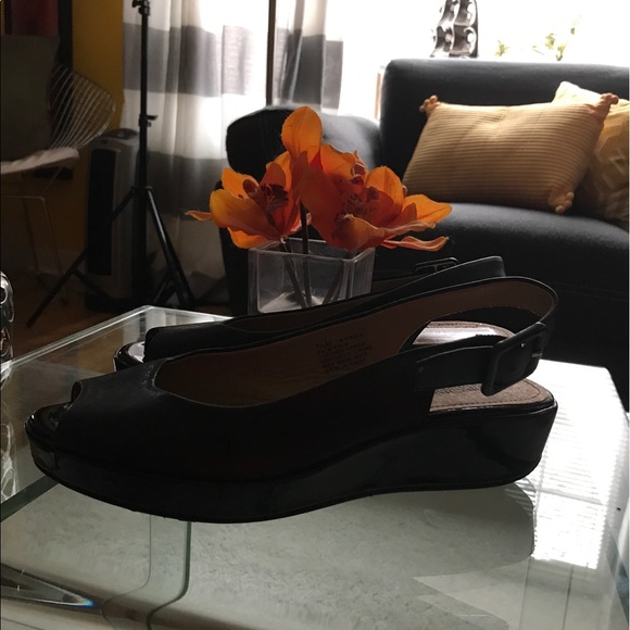 Shoes - Picture 3 of 7