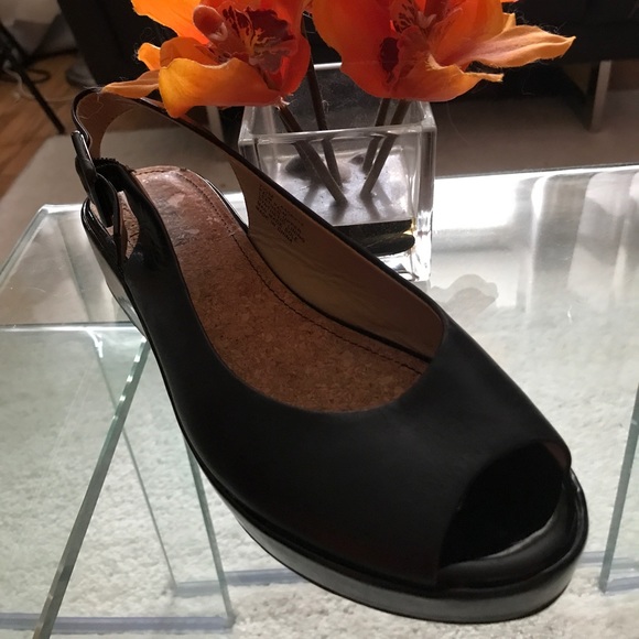 Shoes - Picture 2 of 7