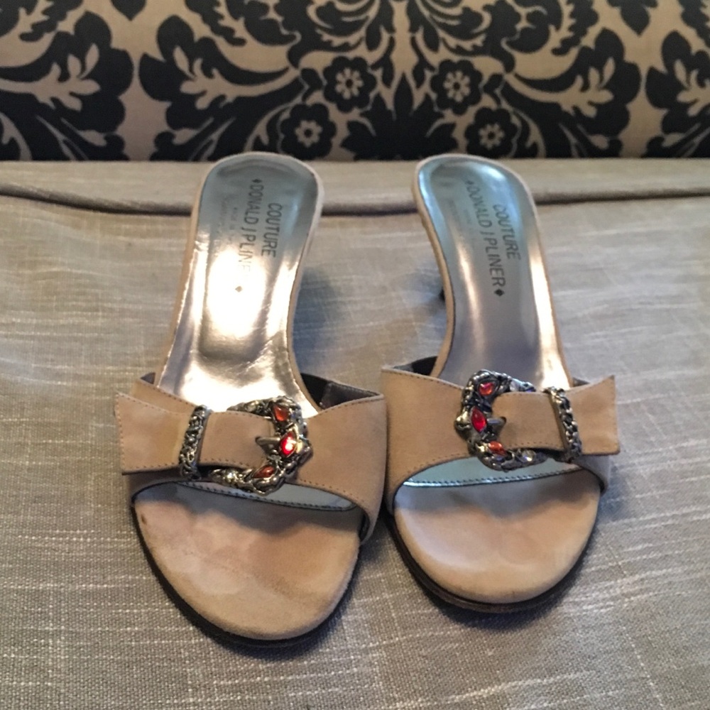 Donald J Pliner Couture beige heels