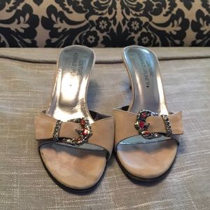 Donald J Pliner Couture beige heels