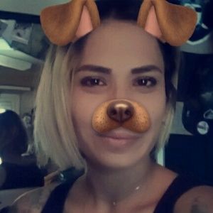 Meet your Posher, Leslie