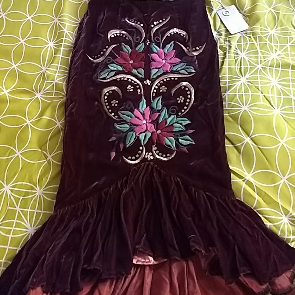 Lynn/Linh velvet skirt