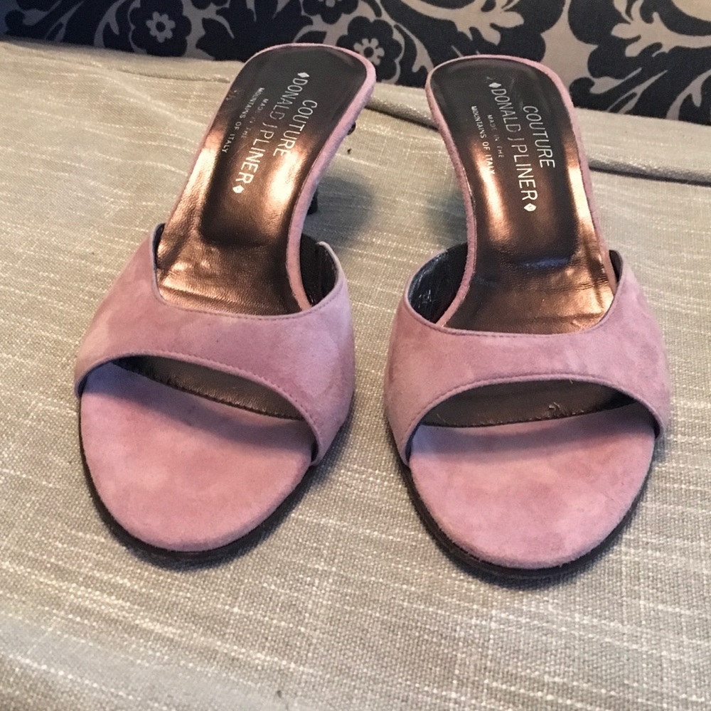 Donald J Pliner Couture lilac heels with adornment