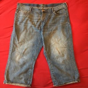 Washed cropped denim