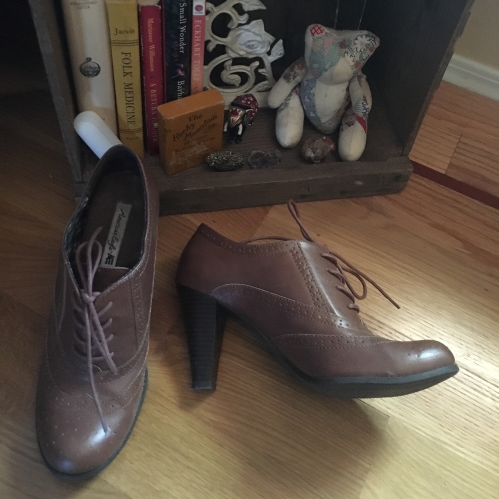 American Eagle Brown Oxford Heels