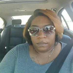 Meet your Posher, Monique