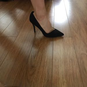 Elegant black suede pumps