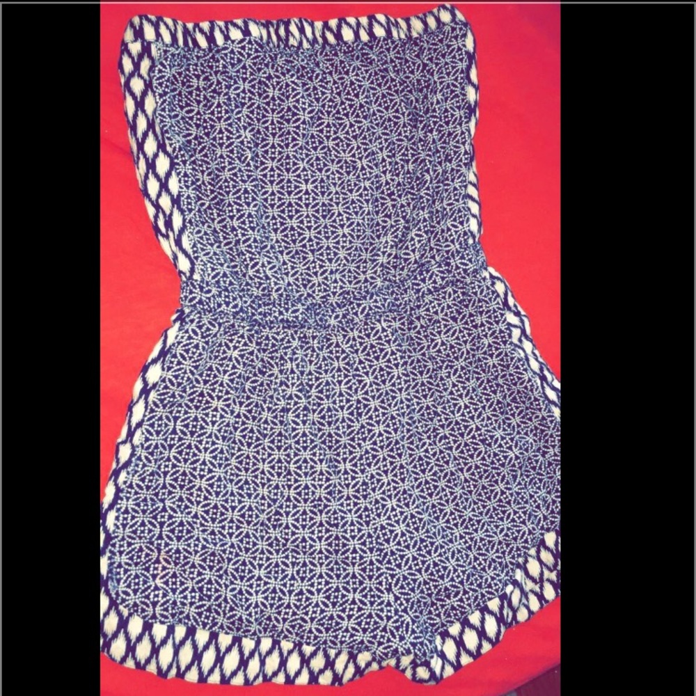 BLUE & WHITE STRAPLESS PATTERN ROMPER🌷