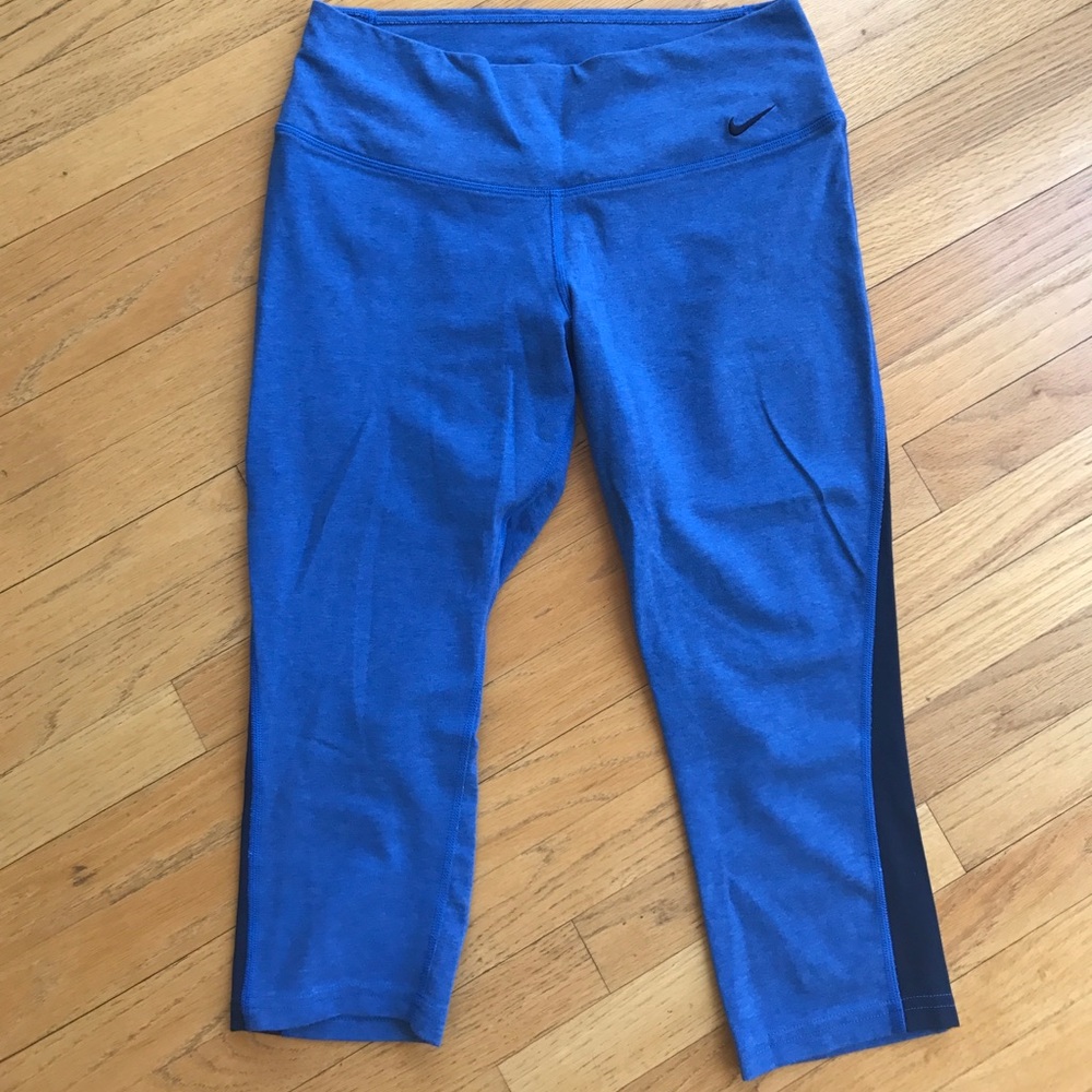 SALE‼️NEW‼️ NIKE WORKOUT CROPS