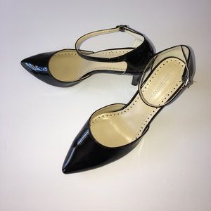 Adrienne Vittadini black patient pump