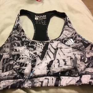 #adidas sports bra. SIZE L. Medium compression