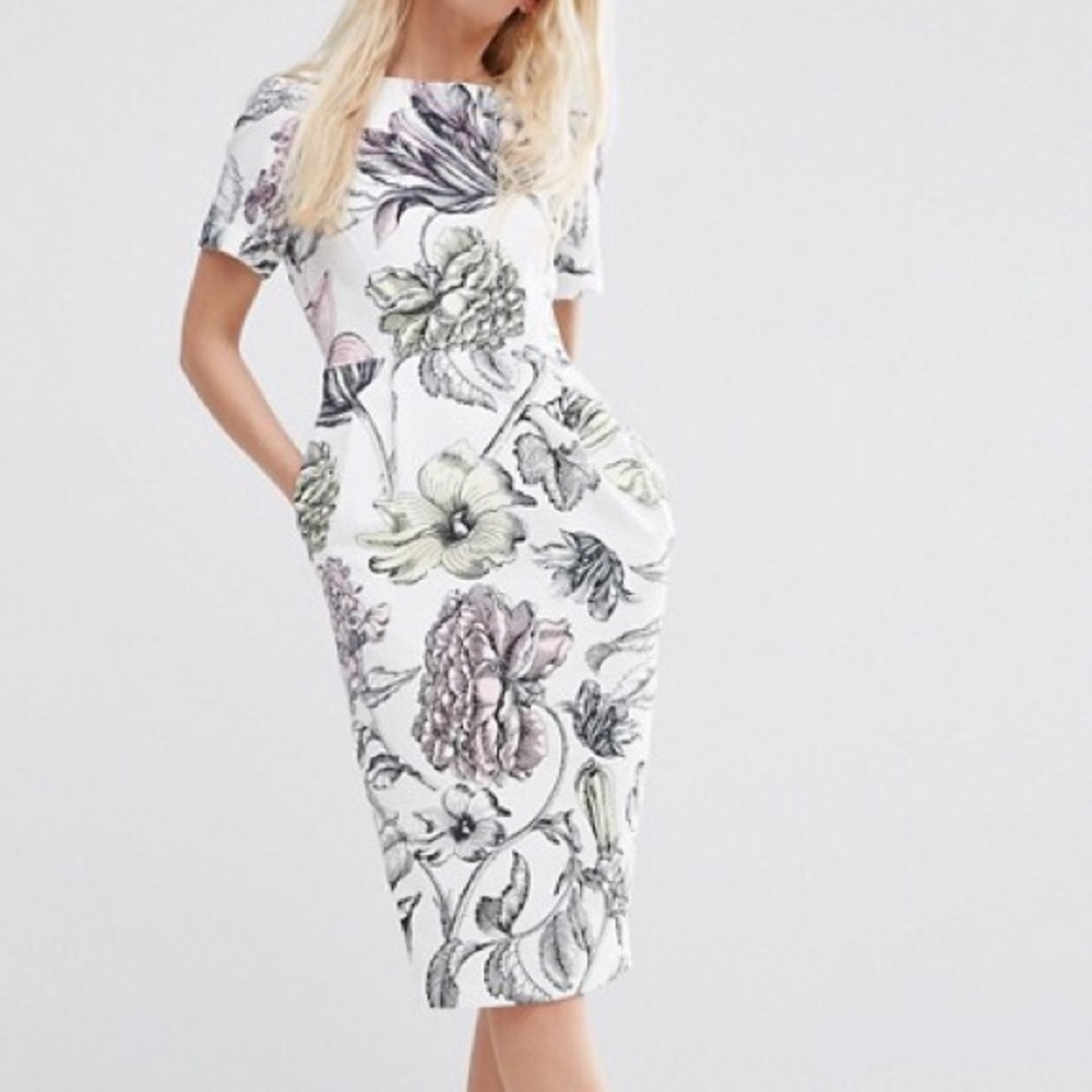 Wiggle Dress in Pale Floral Print