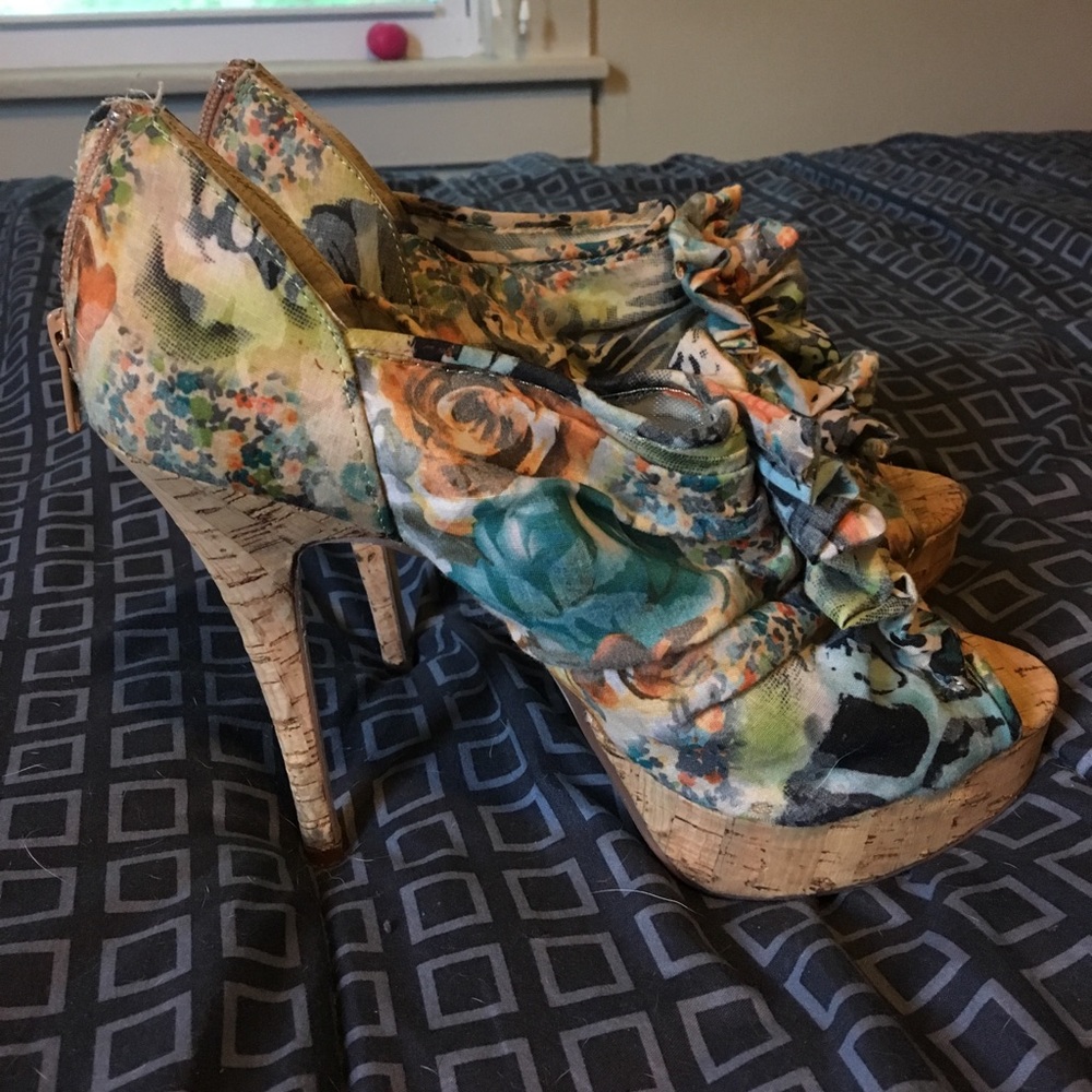 Chinese laundry open-toed pumps