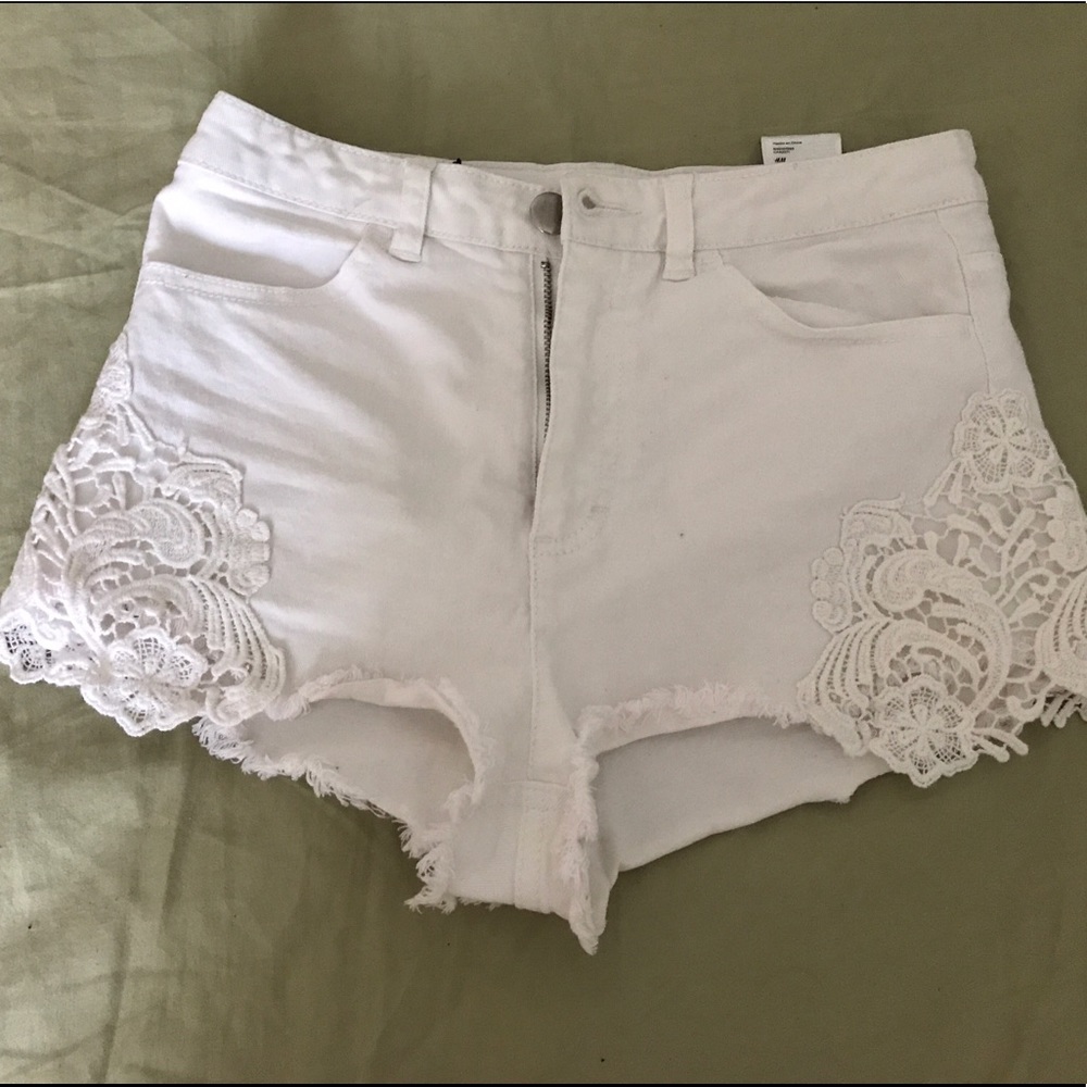 H&M white lace sided shorts TRADED