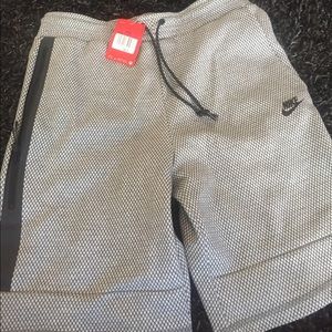 NWT Men's Nike Tapered Shorts