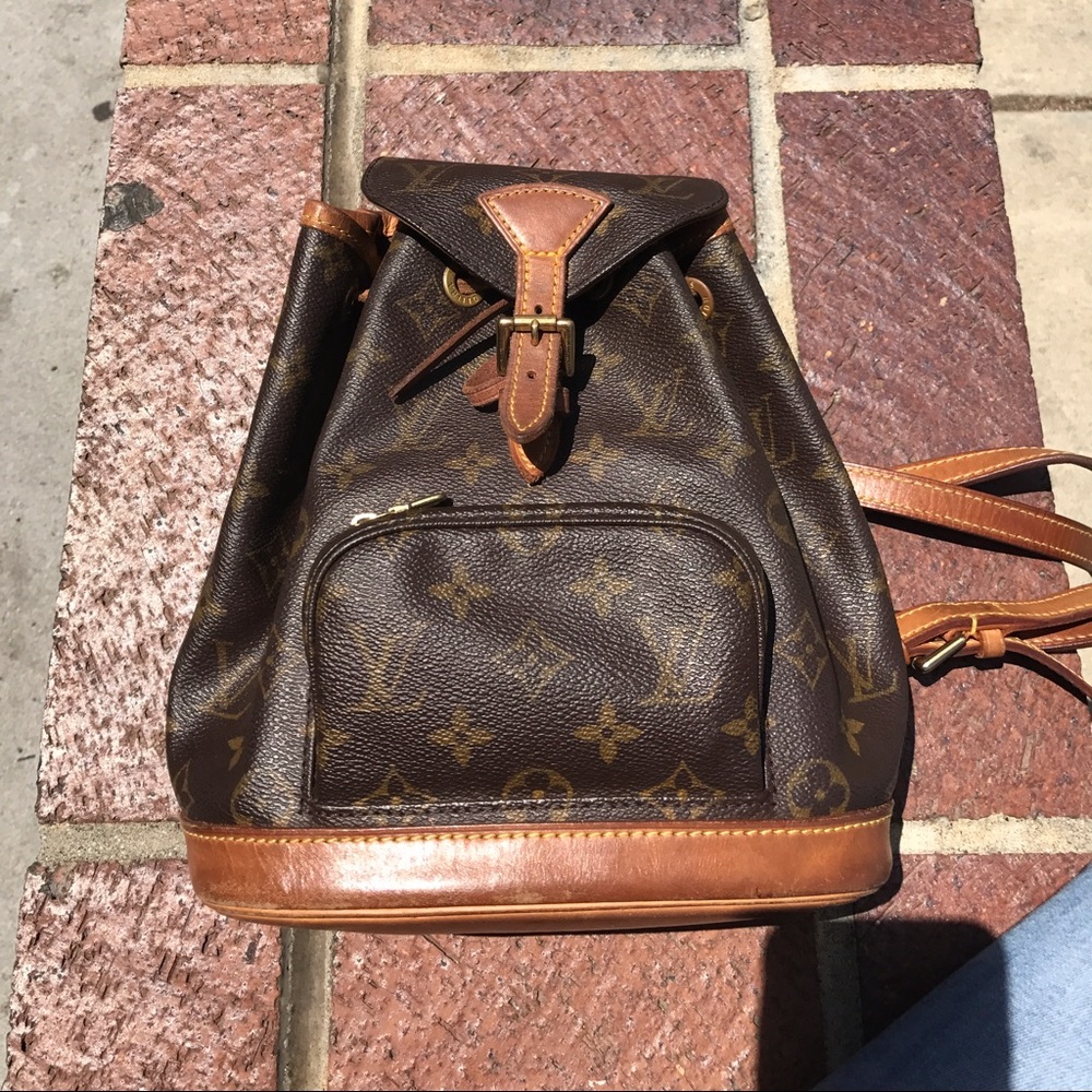 💯 authentic Pm lv bagpack 🤗😊( ◠‿◠ )