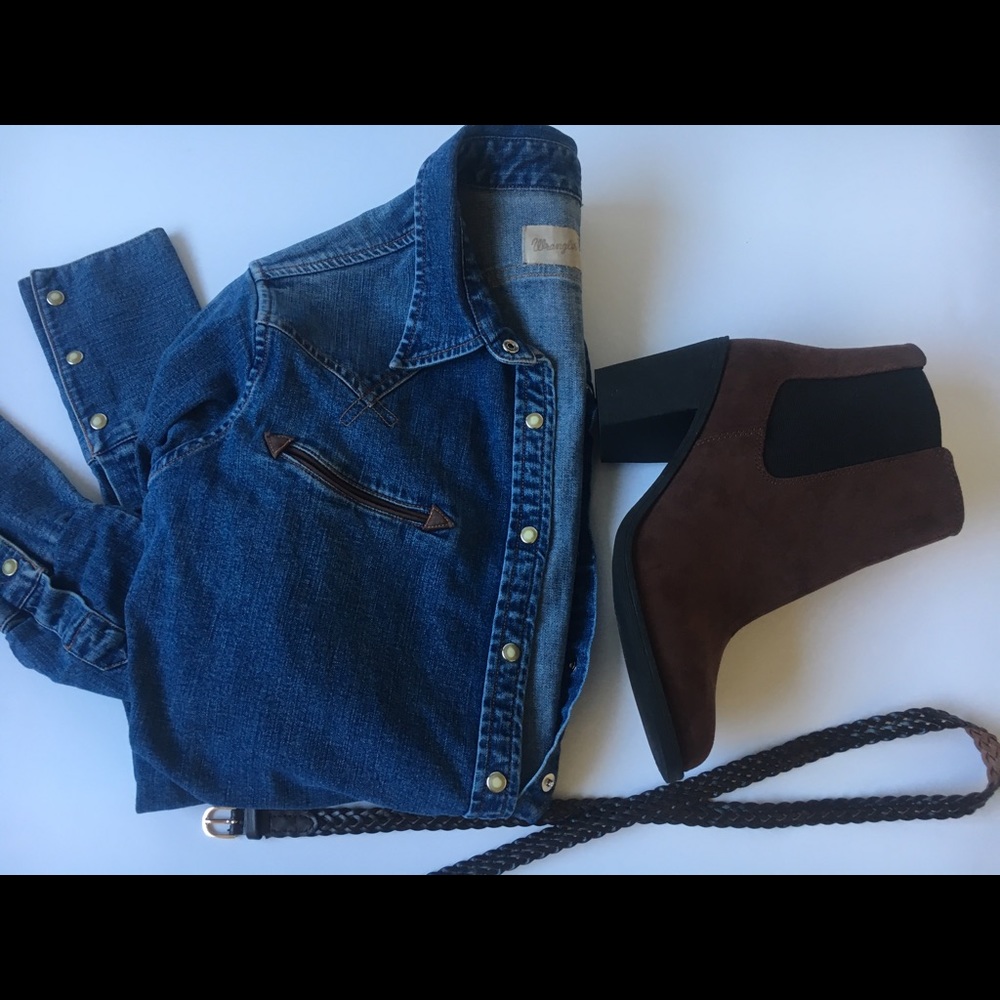 Wrangler jean shirt. Size M.