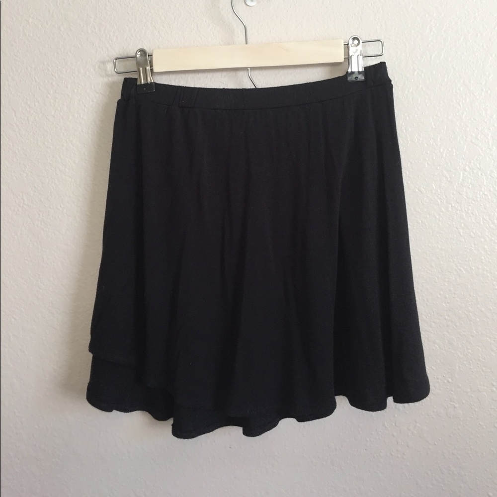 Nollie Loose, Flowy Black Short Skirt