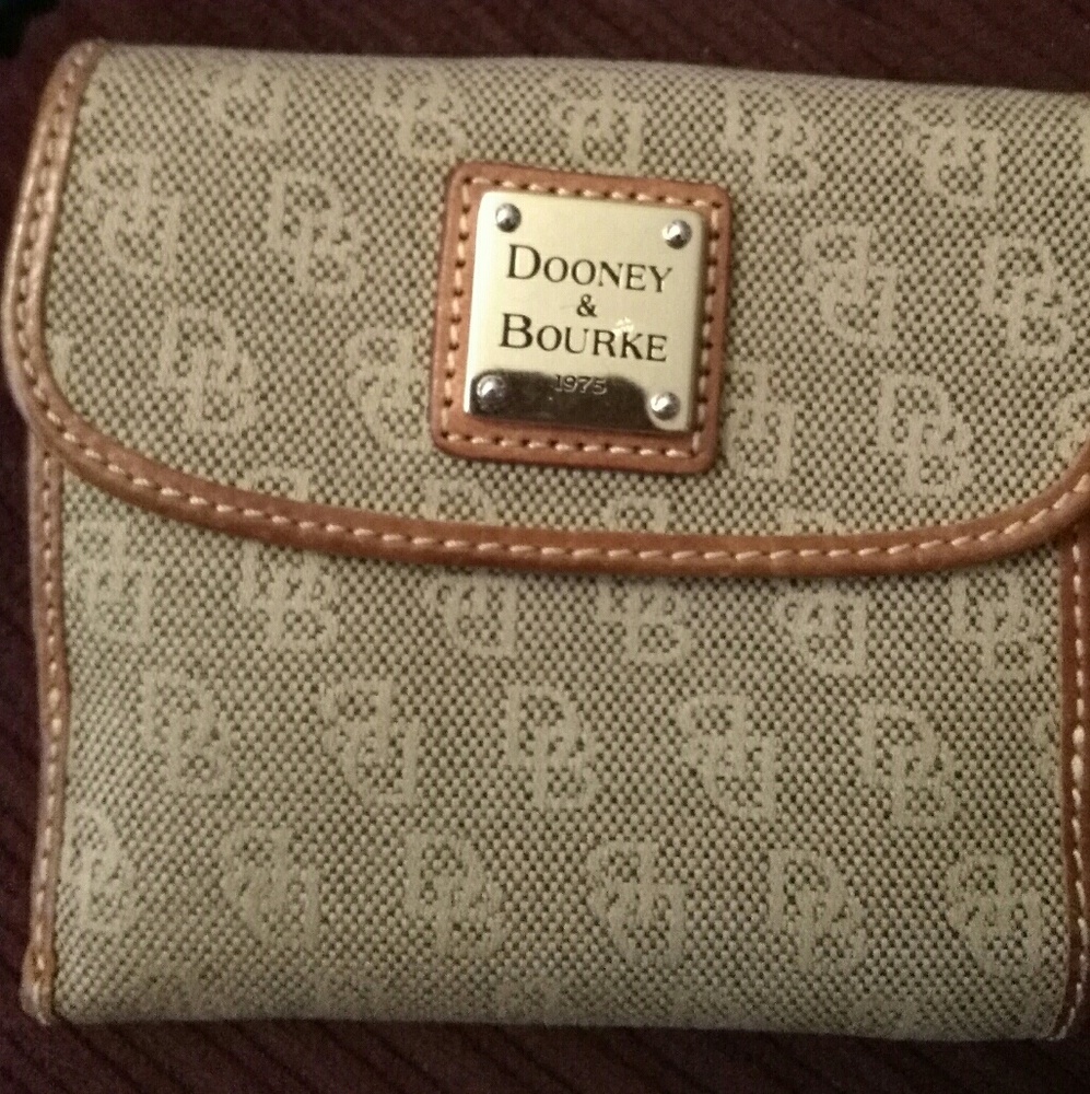 Coach Wallet *** MAKE OFFER ***