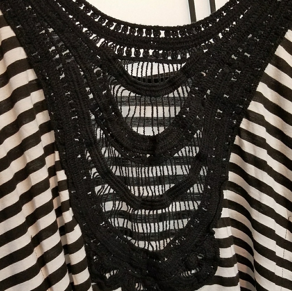 Striped Loose sleeve & crochet back crop top