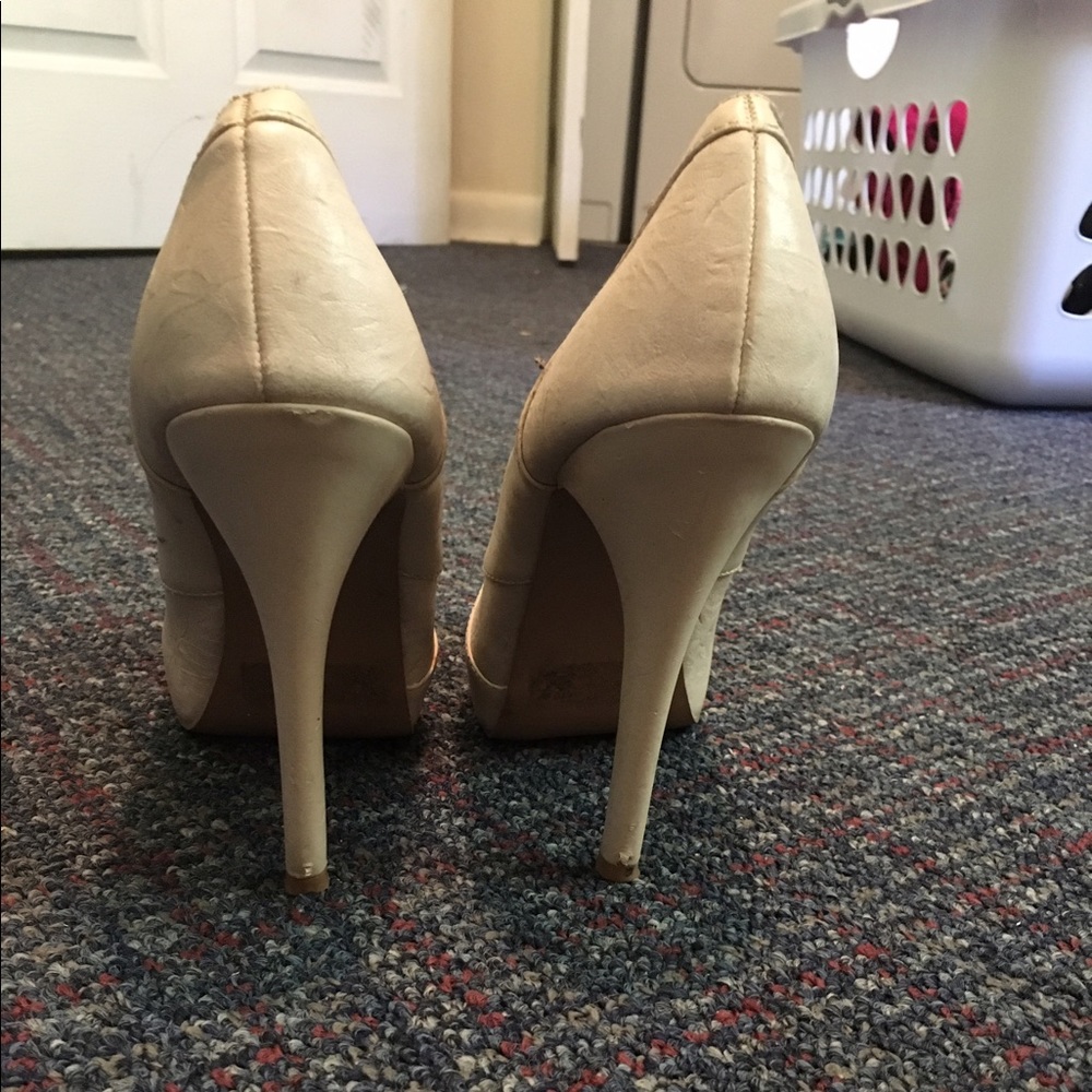 Heels - Picture 3 of 3