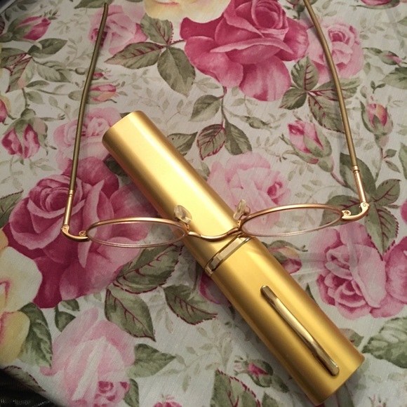 3 Pairs Reading Glasses +1.25 with cases - Picture 4 of 4