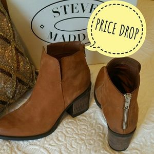 NIB STEVE MADDEN SUEDE ANKLE BOOTS