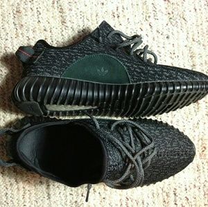 Yeezy 350 Boost Pirate Black UA