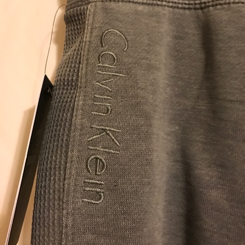 ❤️EXTREME SALE❤️ Calvin Klein Sweats/Capris - Picture 3 of 7