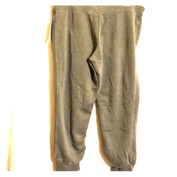 ❤️EXTREME SALE❤️ Calvin Klein Sweats/Capris - Picture 2 of 7