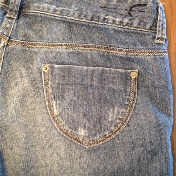 American Eagle Distressed Jean Shorts - Picture 3 of 4