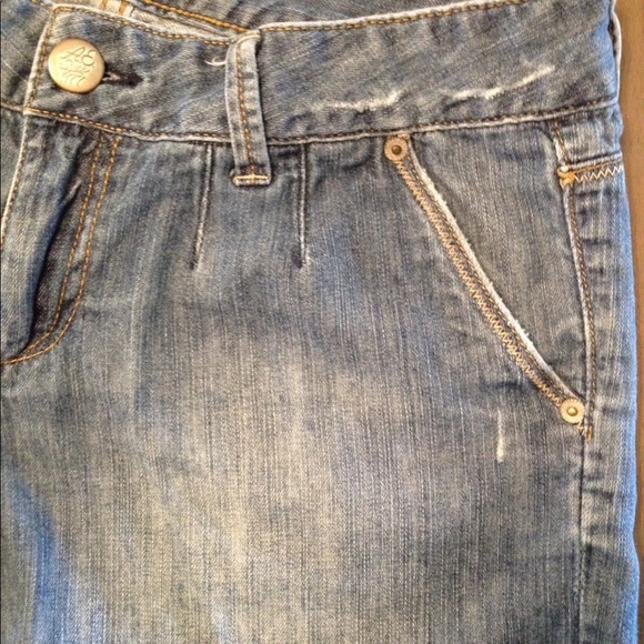American Eagle Distressed Jean Shorts - Picture 4 of 4