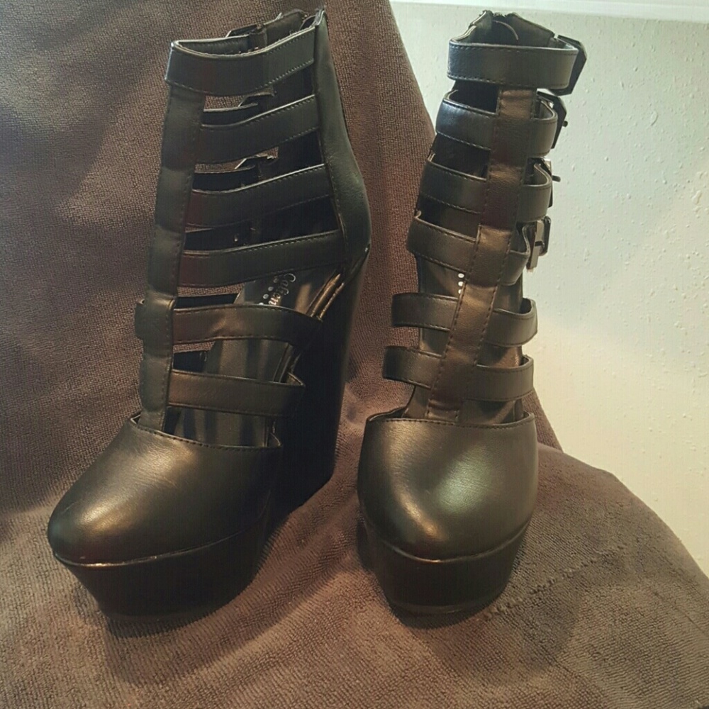 Black wedges