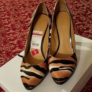 Tiger print heels bu nine west