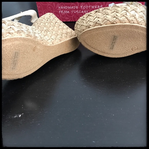 Italian Shoemakers Platform Sandals - Picture 4 of 4