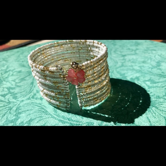 Handmade seed bead and charm bracelet - Picture 2 of 2