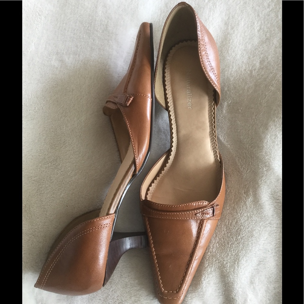 Tan Pumps 👠 Size 10